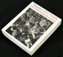 cca 1990-2000 New York in photographs. New York, The Metropolitan Museum of Art. Angol nyelven, eredeti kartondobozában, 18 fekete-fehér fotóval illusztrált üdvözlő lap, borítékokkal, jó állapotban.