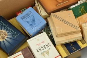 cca 37 db dohány, részben bontatlan, benne gyűjtői darabok, vegyes méretben. (Budavár, Fecske, Dózsa...