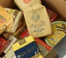 cca 37 db dohány, részben bontatlan, benne gyűjtői darabok, vegyes méretben. (Budavár, Fecske, Dózsa...