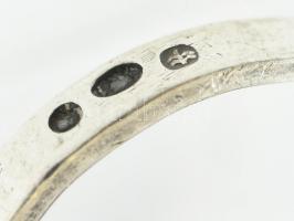 Ezüst (Ag) gyűrű korall berakással, jelzett, a korallon kisebb sérülések, m:52, bruttó: 12,28g
