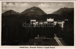 Tátraszéplak, Tatranska Polianka, Westerheim (Magas-Tátra, Vysoké Tatry); szálloda / v pozadí Gerlach / hotel, mountain peak