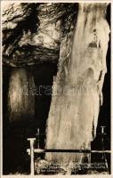 1931 Dobsina, Dobschau; Dobsinská ladová jaskyna / Dobschauer Eishöhle / Dobsinai jégbarlang, belső, Oltár és kút. A. Fejér kiadása / ice cave, interior