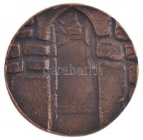 Kutas László (1936-) DN "Városkép templomtoronnyal" Br emlékérem (49mm) T:1-
