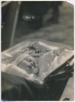 1938 Ez az álom még hófehér..., F. Szántó pecsétjével jelzett, feliratozott sajtófotó, kis sérüléssel, sarokhiánnyal, 18x13 cm