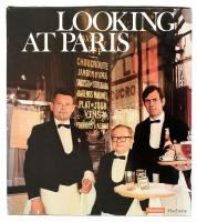 Looking at Paris. Paris, 1973, Hachette. Angol nyelven. Gazdag képanyaggal illusztrált. Kiadói egészvászon-kötés, kiadói kartonált papírkötés.