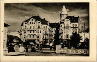 1940 Nagyvárad, Oradea; Sas palota, gyógyszertár, üzletek / palace, shops, pharmacy + &quot;1940 Nagyvárad visszatért&quot; So. Stpl.