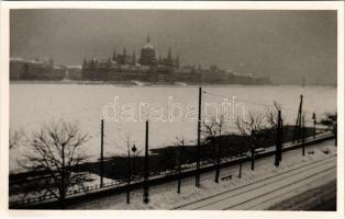 1940 Budapest V. Parlament a budai rakpartról télen. photo