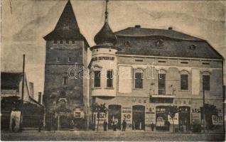 Nagyszalonta, Salonta; Arany múzeummá átalakított Csonkatorony és az Arany Emlék Egyesület bérháza, Arany János szobor, Wessely és Biró üzlete / street view with János Arany Memorial Museum and shops (EK)