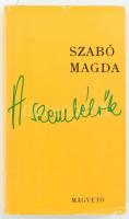 Szabó Magda: A szemlélők. Bp., 1973, Magvető. Első kiadás. Kiadói egészvászon-kötés, kissé sérült kiadói papír védőborítóban.
