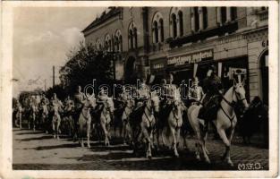 1940 Dés, Dej; bevonulás, gyógyszertár, Josif Fülöp üzlete / entry of the Hungarian troops, pharmacy, shop + 1940 Dés visszatért So. Stpl (fl)