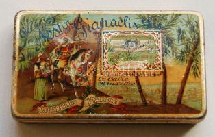 Harem névvel jelzett, 5 férőhelyes kisalakú cigarettás fém dobozka