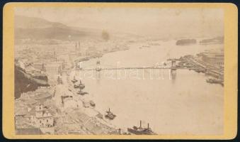 cca 1870 Budapest, kilátás a Lánchídra és a rakpartra (még nincs Margit híd), keményhátú fotó Zograf és Zinsler pesti műterméből, kissé foltos, 6×10,5 cm