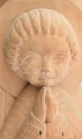 Jakab Gyula (1910-1991): Mária Jézussal, plasztikus fa fali kép, jelzett, 27×16 cm