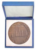 Renner Kálmán (1927-1994) 1971 "Győr Város Emlékérem" öntött bronz emlékérem, hátoldalon g...