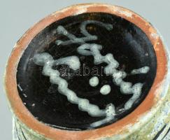 Gorka Lívia (1925 - 2011) Díszváza. Korongozott és kézzel formázott samottos kerámia. Oldalukon csav...