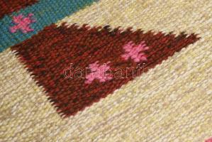 Retró falvédő szőttes, stilizált virág motívumokkal, szép állapotban, jelzés nélkül, 47x192cm