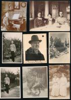 Burza Károlya nyugalmazott ezredes és családjának fotói vegyes méretben, közte sok feliratozva, 14 db