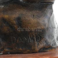 Damkó József (1872-955): Mosónő a vág partján. Öntött, patinázott, bronz, kopott, jelzett, márvány t...