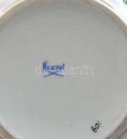 Herendi virágmintás rózsás bonbonniere. Kézzel festett, jelzett, kopásnyomokkal. d: 13 cm