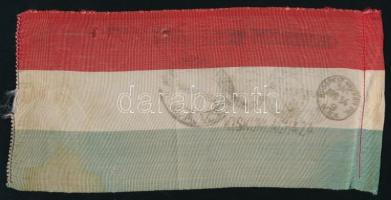 Nemzeti színű szalag magyar várospecsétekkel