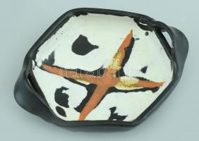 Gorka Lívia (1925-2011): Kis kínáló tálka. Mázas kőagyag. Alján jelzett: GL monogram, 14,5x12 cm