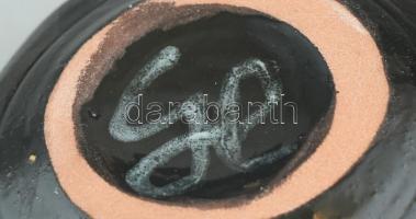 Gorka Lívia (1925-2011): Kis kínáló tálka. Mázas kőagyag. Alján jelzett: GL monogram, 14,5x12 cm