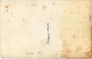 Kislapás, Maly Lapás (Nyitra, Nitra); Májusfára mászott férfi / man climbing on maypole. photo (fl)