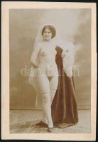 cca 1910 Aktfotó kartonon jó állapotban, 14,5×9,5 cm