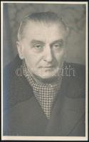 cca 1950 Dr. Kiss Ferenc (1889-1966) orvosprofesszor, anatómiai intézeti tanszékvezető Pécsi József (1889-1956) fotóművész szárazpecséttel jelzett műve, jó állapotban, 14×8,5 cm