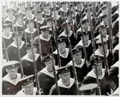 cca 1948 Folyamőr fotóhagyatéka. Album, fegyvernemi jelzéssekl, nagy méretű fotók, összesen 23 db