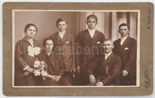 5 db kabinetfotó Róth Béla szarvasi műterméből, keretezett is