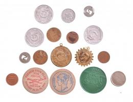 17db-os vegyes magyar és külföldi zseton, emlékérem tétel, közte "Lotto - 5 éves a lotto" ...