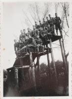 cca 1940 Radócz Gyula ejtőernyős katona fotó hagyatéka és okmány 35 fotó + 4 dokumentum