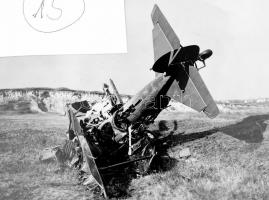 cca 1940 A hősi halált halt repülő százados Verőczy imre fotóhagyatéka 15 db + 2 db Ludovika osztály...