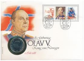 Norvégia 1988. 5K Cu-Ni "V. Olaf" felbélyegzett borítékon, alkalmi bélyegzéssel, német nyelvű leírással T:1 patina Norway 1988. 5 Kroner Cu-Ni "Olav V" in envelope with stamp, with description in German C:UNC patina