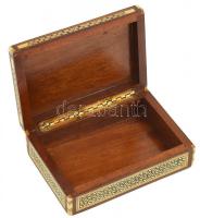 Intarziás, gyöngyházberakásos dobozka, kopott, 14x9,5cm