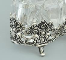 Ezüst (Ag) asztali só, bors, paprika kínáló szett. Hildesheimi rózsa díszítéssel, csiszolt kristály,...