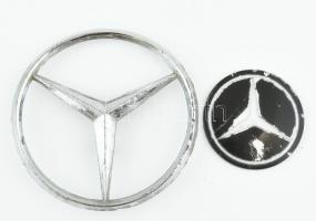 2db Mercedes jel, műanyag és fém, kopott, d:5,5 és 10 cm