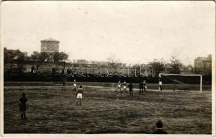 Budapest XIV. Aréna úti Postás sporttelep, háttérben a Stefánia úti víztorony, labdarúgó meccs, foci. Schäffer photo