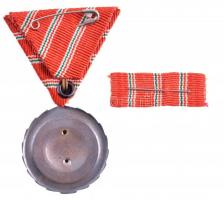 1954. "Munka Érdemérem" zománcozott bronz kitüntetés mellszalagon, szalagsávval, eredeti t...