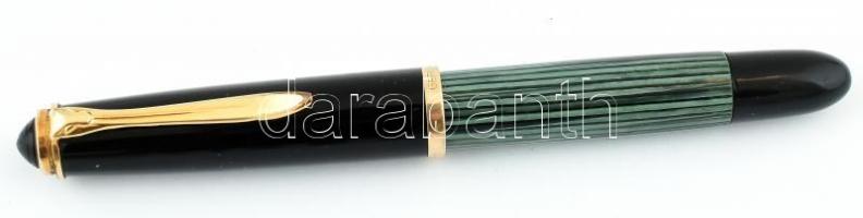 Pelikan 14 K hegyű töltőtoll, díszdobozban, jó állapotban, h: 12 cm