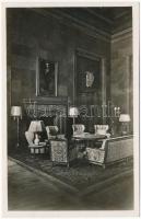 A Führer dolgozószobája, ülőhely a kandalló mellett, belső. Albert Speer műépítész / Adolf Hitlers study room, interior. Staatlichen Bildstelle