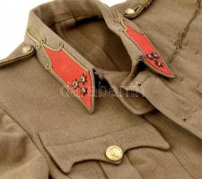 cca.1943 Tüzérszázadosi zubbony és köpeny, utóbbi fegyvernemi- és rangjelzés nélkül. Korának megfele...