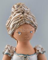 Győrbíró Enikő (1932-1999): Hölgy kalappal, színes kerámia, hibátlan, jelzett, m: 22,5cm