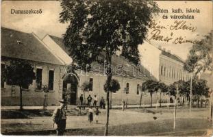 Dunaszekcső, Római katolikus iskola és városháza. Balogh Pál kiadása (EB)
