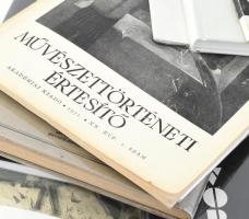 41 db művészeti könyv, kiállítási katalógus, művészeti folyóirat. (Dési Huber, Varga Imre, Medgyessy...