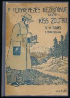 Kiss Zoltán: A fényképezés kézikönyve. 67 ábréval és 17 melléklettel. Bp., 1916. Szerző kiadása. Újrakötve egészvászon kötésben, eredeti papírborító felhasználásával