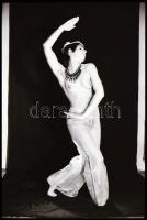 cca 1973 Szolidan erotikus felvételek, 13 db vintage NEGATÍV, 24x36 mm