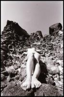 cca 1976 Vegyes összeállítás az aktfényképezés műfajából, 13 db vintage NEGATÍV, 24x36 mm