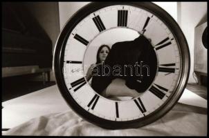 cca 1976 Vegyes összeállítás az aktfényképezés műfajából, 13 db vintage NEGATÍV, 24x36 mm